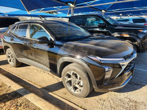 Certified 2025 Chevrolet Trax LT w/ LT Convenience Package image 1