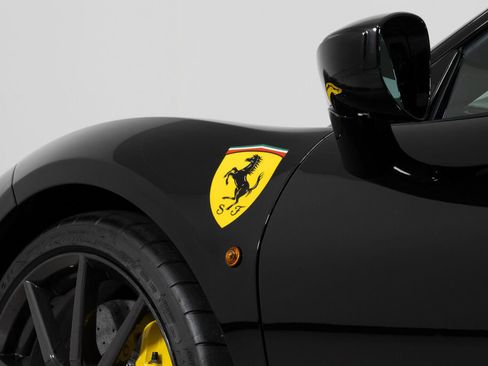 Used 2019 Ferrari 488 Pista Coupe RWD image 19