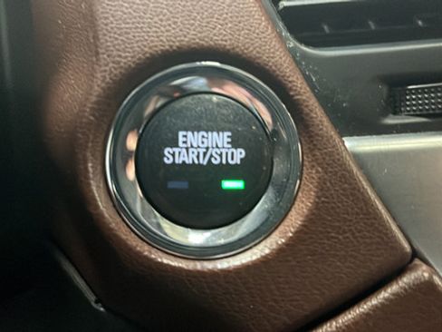 Used 2019 Chevrolet Suburban Premier AWD/4WD image 22