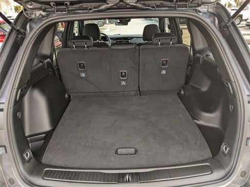 Certified 2025 Jeep Grand Cherokee Laredo image 9