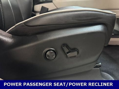 Used 2024 Chrysler Pacifica Limited image 40