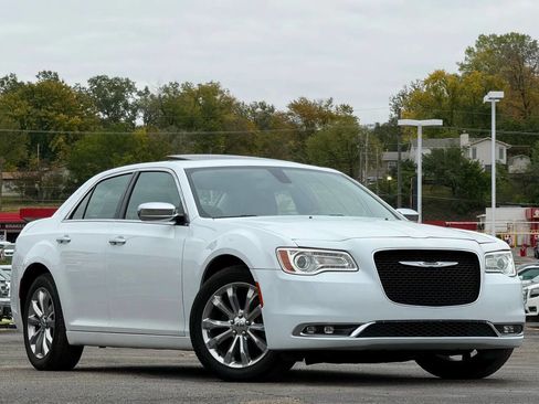 Used 2020 Chrysler 300 Limited image 1