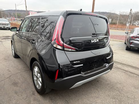 Used 2023 Kia Soul LX w/ LX Technology Package image 12
