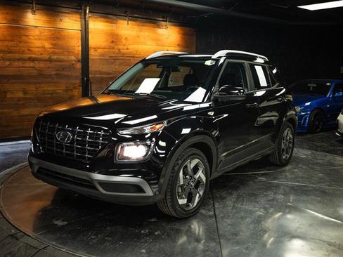 Used 2021 Hyundai Venue SEL FWD image 2