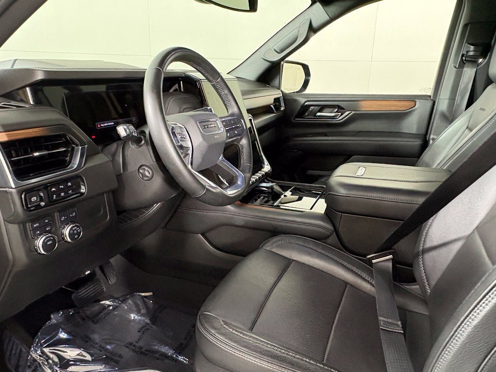 Used 2025 GMC Yukon XL Denali AWD/4WD image 27