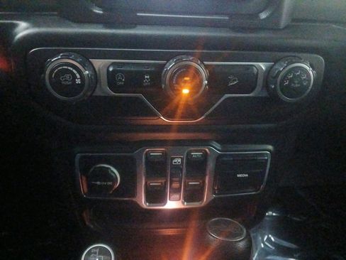 Used 2018 Jeep Wrangler Unlimited Sport image 10