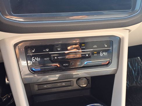 Used 2022 Volkswagen Tiguan SE R-Line image 12