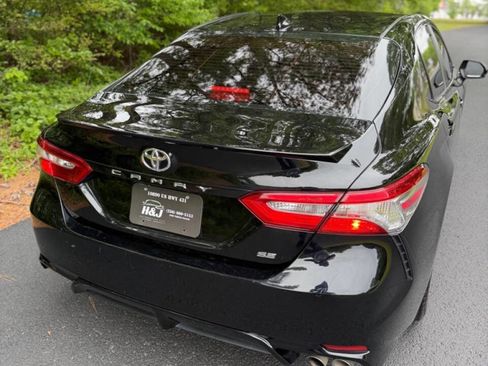 Used 2019 Toyota Camry SE FWD image 4