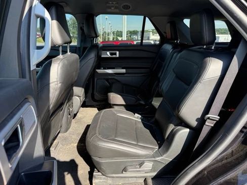 Certified 2022 Ford Explorer XLT w/ Equipment Group 202A RWD image 17