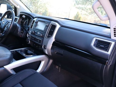 Used 2017 Nissan Titan SV image 18