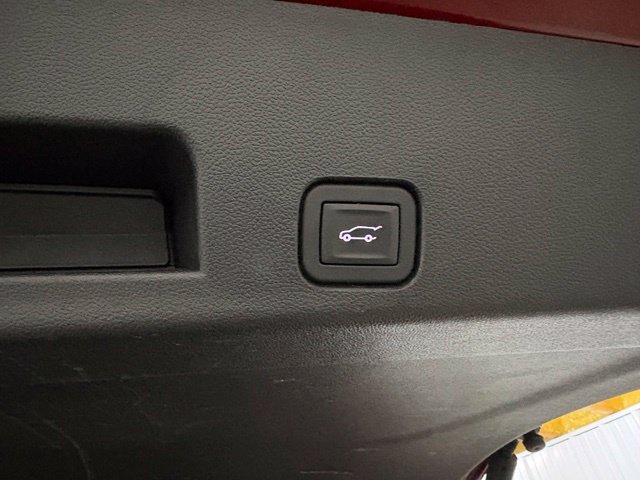 Used 2025 Chevrolet Traverse RS AWD/4WD image 10