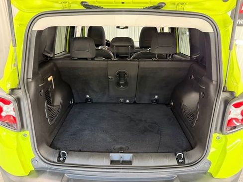Used 2018 Jeep Renegade Altitude AWD/4WD image 9