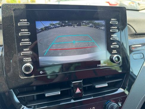 Used 2022 Toyota Camry SE image 21