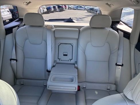 Used 2020 Volvo XC60 T5 Momentum w/ Protection Package Premier image 20