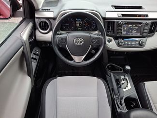Used 2018 Toyota RAV4 XLE video 2