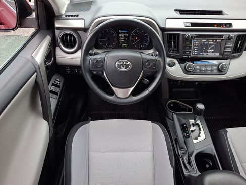 Used 2018 Toyota RAV4 XLE image 2