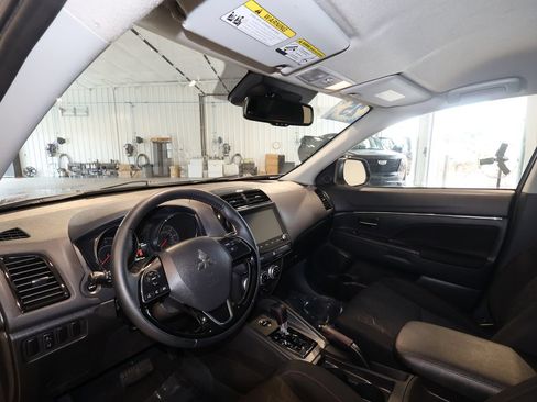 Used 2025 Mitsubishi Outlander Sport LE AWD/4WD image 9
