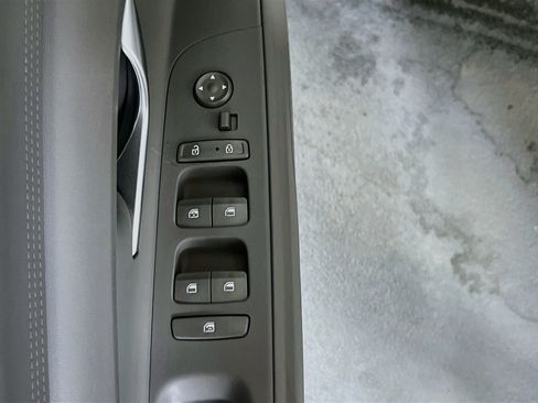 Used 2023 Hyundai Elantra SEL FWD image 17