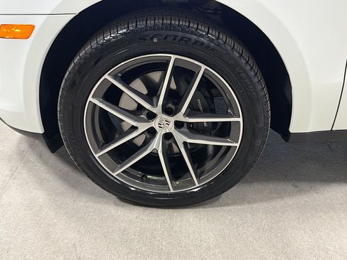 Certified 2026 Porsche Macan AWD/4WD image 42