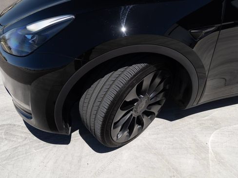 Used 2023 Tesla Model Y Performance AWD/4WD image 11