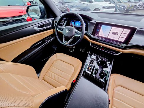 Used 2024 Volkswagen Atlas Cross Sport SEL R-Line image 20