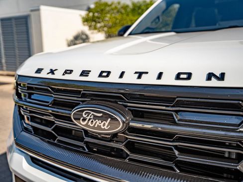 Used 2025 Ford Expedition Max Platinum w/ Stealth Appearance Package AWD/4WD image 12