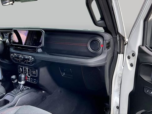 Used 2024 Jeep Wrangler Unlimited Rubicon AWD/4WD image 19