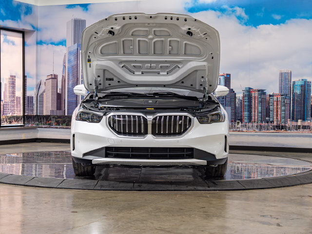 Used 2027 BMW i5 xDrive40 w/ Premium Package AWD/4WD image 4
