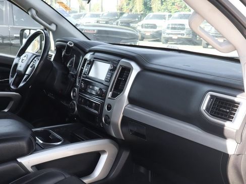 Used 2018 Nissan Titan PRO-4X AWD/4WD image 41