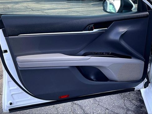 Used 2022 Toyota Camry LE image 9