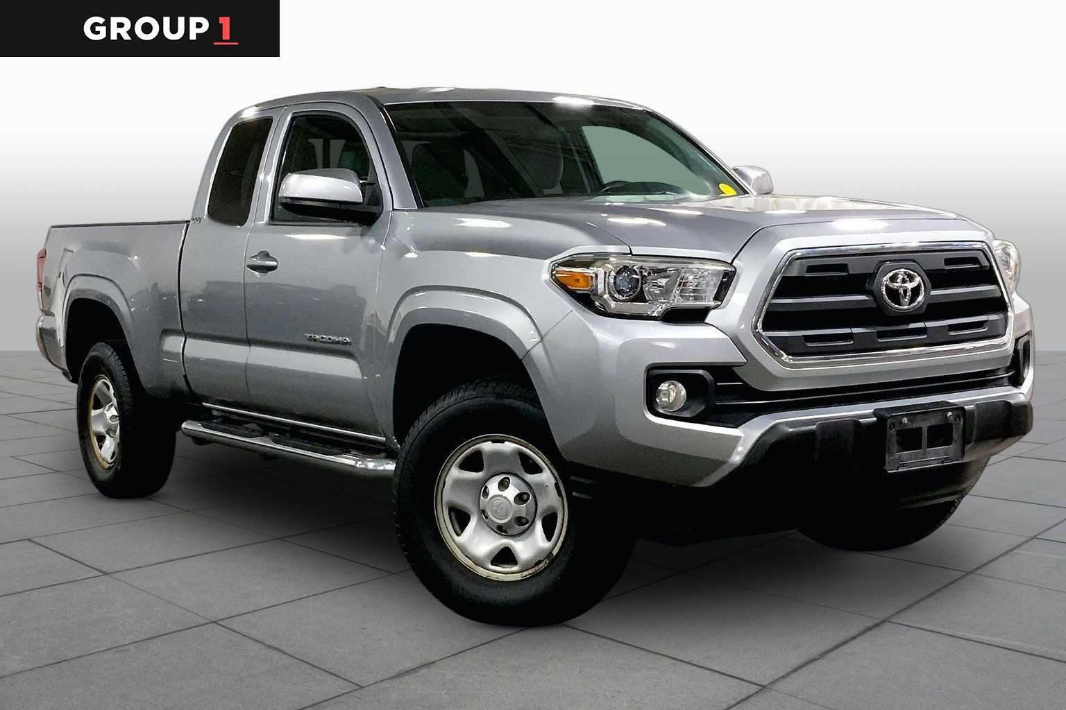 Certified 2017 Toyota Tacoma SR5 AWD/4WD image 3
