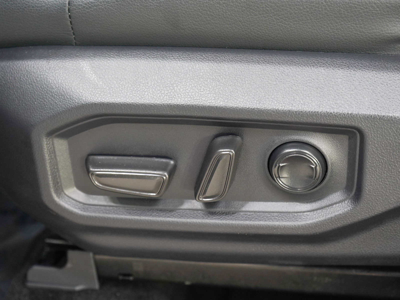 Used 2025 Toyota Tundra Limited AWD/4WD image 24