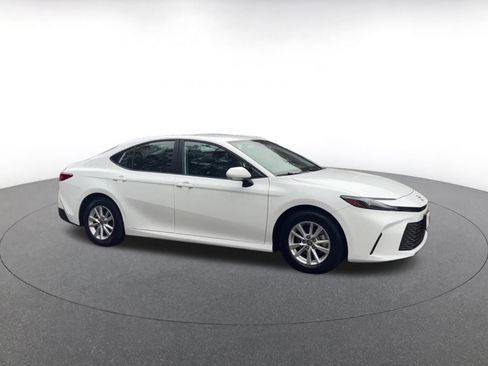 Used 2025 Toyota Camry LE image 2