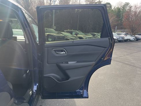 New 2026 Nissan Rogue Platinum image 16