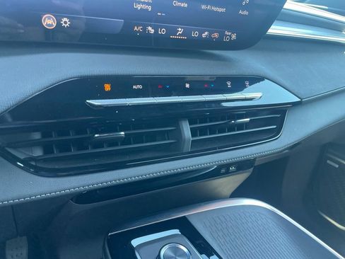 Used 2025 Buick Enclave Preferred FWD image 17