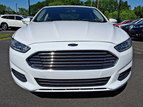Used 2014 Ford Fusion SE FWD image 2