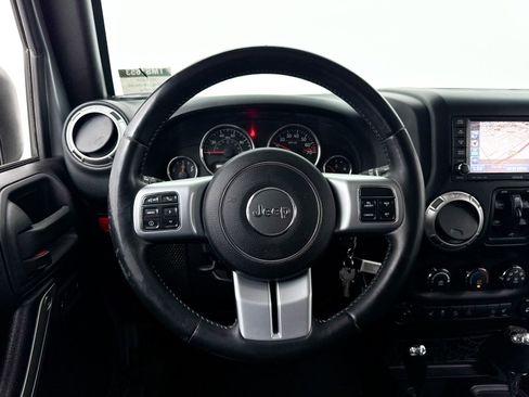 Used 2015 Jeep Wrangler Unlimited Rubicon AWD/4WD image 4