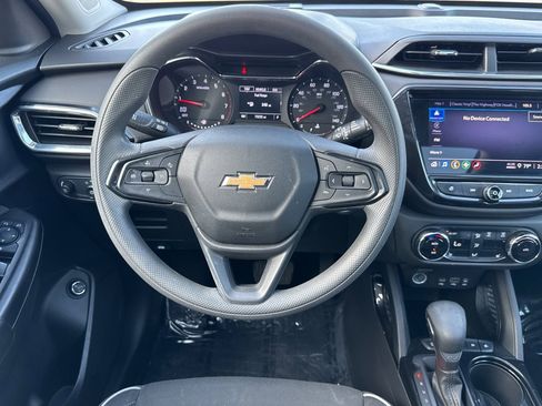 Used 2022 Chevrolet TrailBlazer LT w/ Sun and Liftgate Package image 17