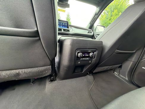 Used 2024 Chevrolet Suburban LT AWD/4WD image 27