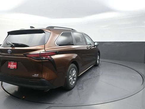 Certified 2022 Toyota Sienna XLE w/ XLE Plus Package AWD/4WD image 69