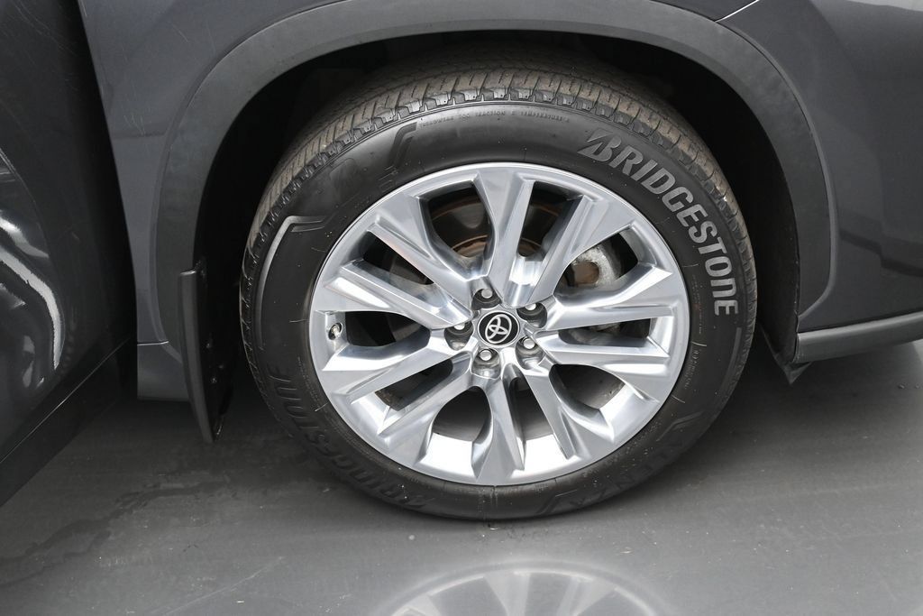 Certified 2024 Toyota Highlander Limited AWD/4WD image 41