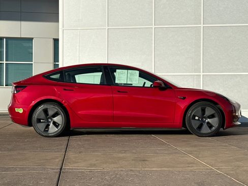 Used 2023 Tesla Model 3 Standard Range image 3