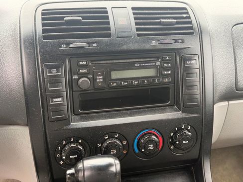 Used 2005 Kia Sedona LX FWD image 13