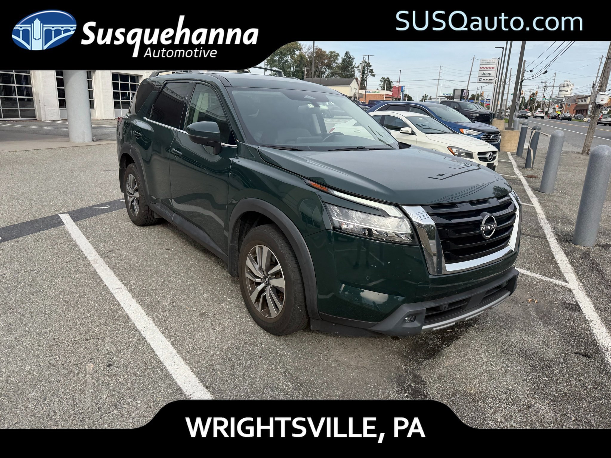 Used 2022 Nissan Pathfinder SL AWD/4WD image 1