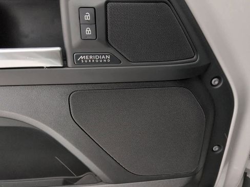 New 2026 Land Rover Defender 110 X-Dynamic SE image 31