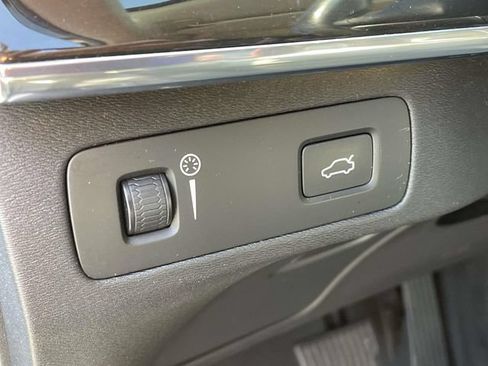 Used 2018 Volvo XC90 T6 Momentum w/ Convenience Package AWD/4WD image 19