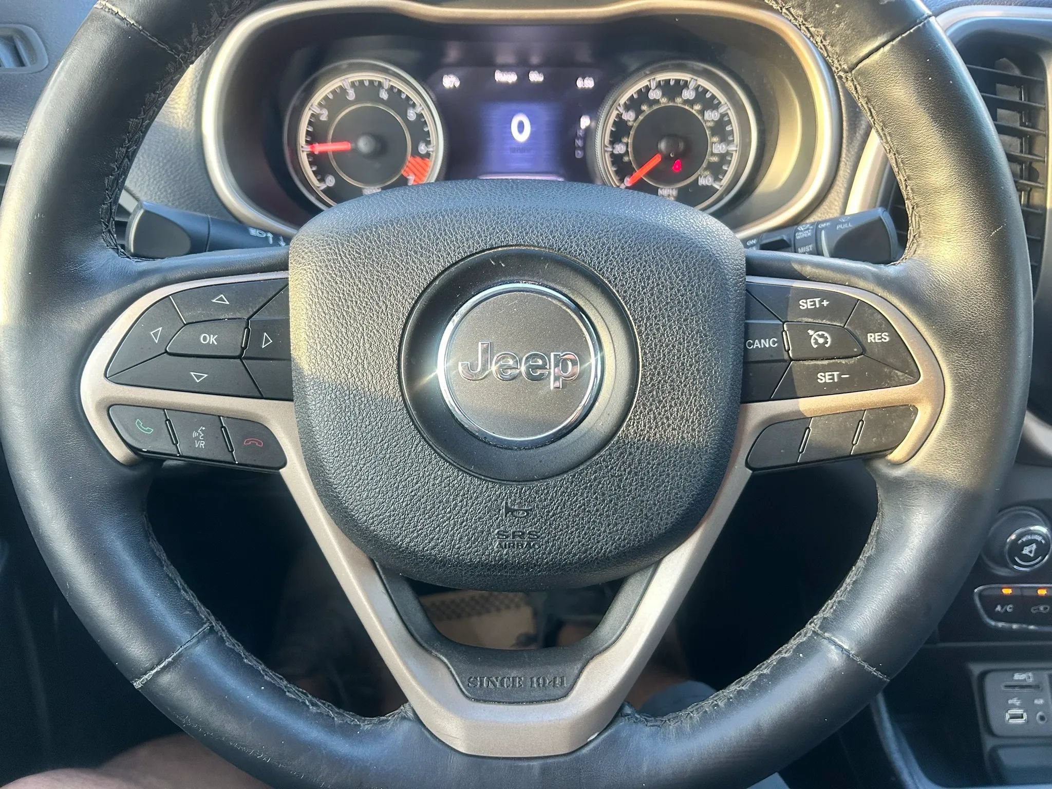 Used 2015 Jeep Cherokee Limited FWD image 18