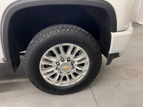 Used 2023 Chevrolet Silverado 2500 High Country w/ Technology Package image 25