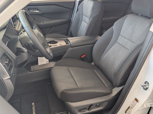 Used 2026 Nissan Rogue SV FWD image 16