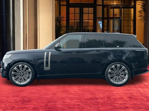 New 2025 Land Rover Range Rover SE image 3